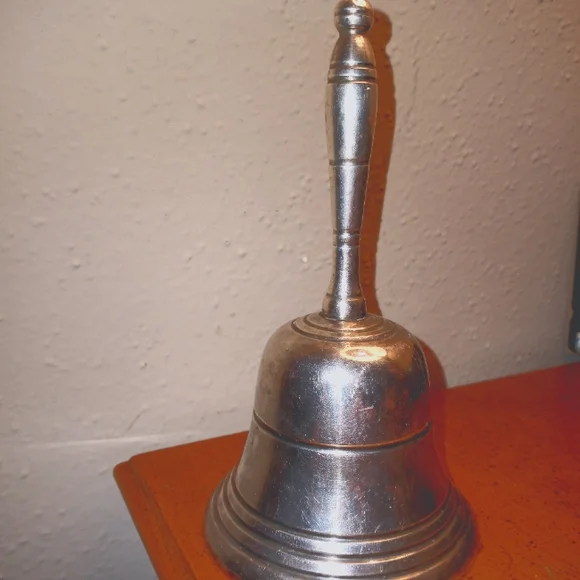 Silver Cast Metal Bell - Picture 1 of 8
